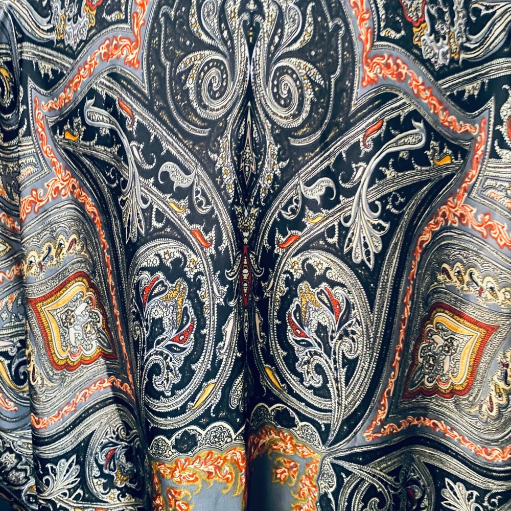 Black and Gold silky kimono - Picture 5 of 5